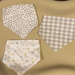 Never worn set of 3 bibs